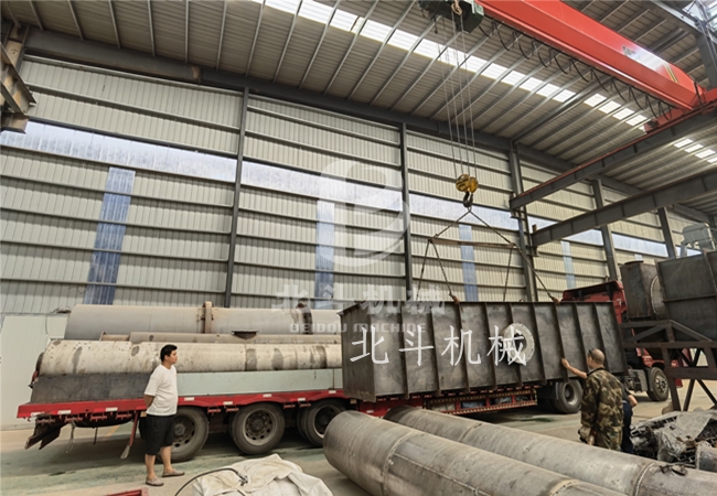 高效節能的核桃殼红豆视频app下载機裝車發往安徽地區