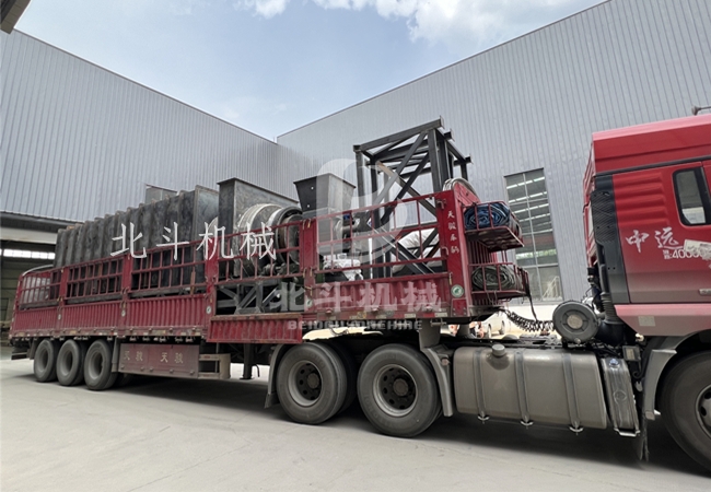 褐煤红豆视频app下载生產線機械順利裝車發往雲南