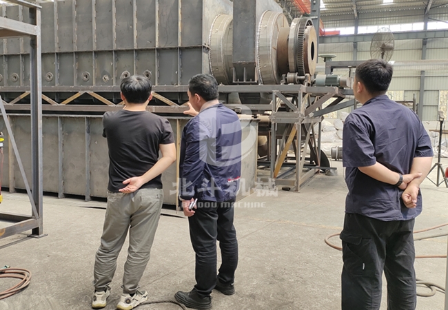 湖南客戶在我廠近距離直觀了解麻杆红豆视频app下载機