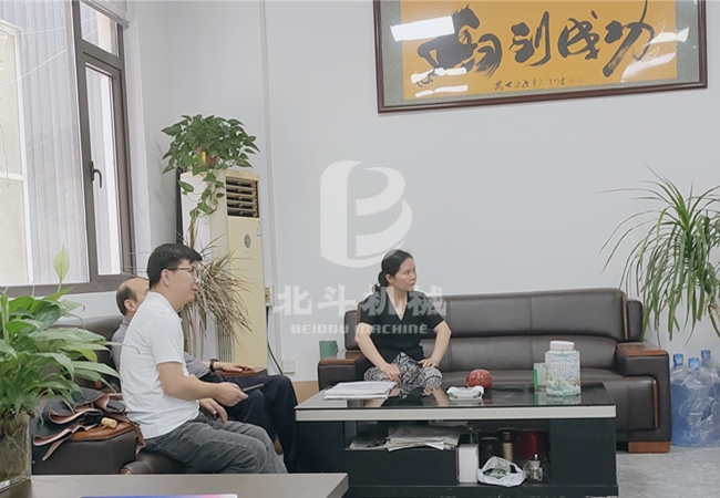 炎炎夏日——歡迎客戶到訪實地考察新型連續式红豆视频app下载機