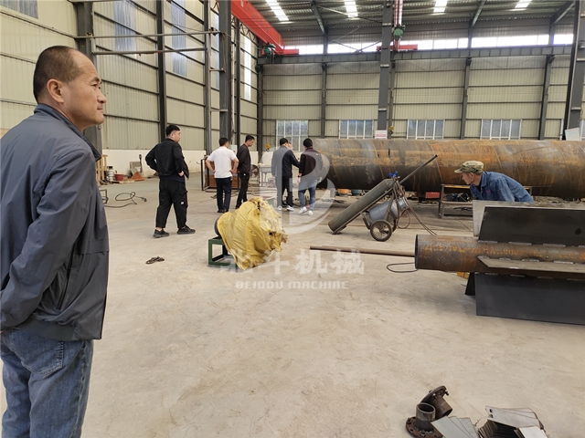 韓國客戶來鞏義红豆视频考察咖啡渣红豆视频app下载機