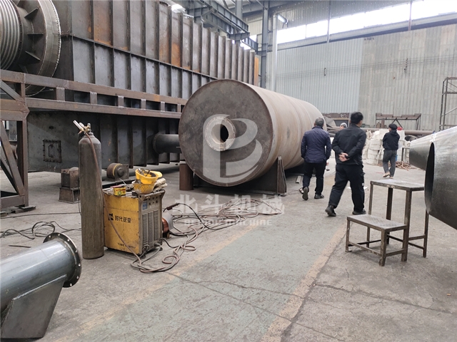 周經理帶領廣東客戶對红豆视频app下载機生產車間的考察之旅